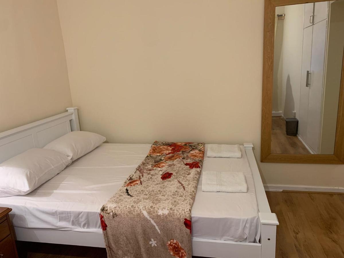 Two Bed Holiday Apartment London Luaran gambar